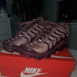 Women's Athletic Shoes